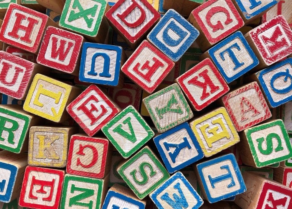Schon im Kindergarten kommen die Kleinen auf spielerische Art mit Buchstaben und Zahlen in Kontakt. Auch ihre Konzentrationsfähigkeit können die Pädagoginnen schon gut beurteilen.